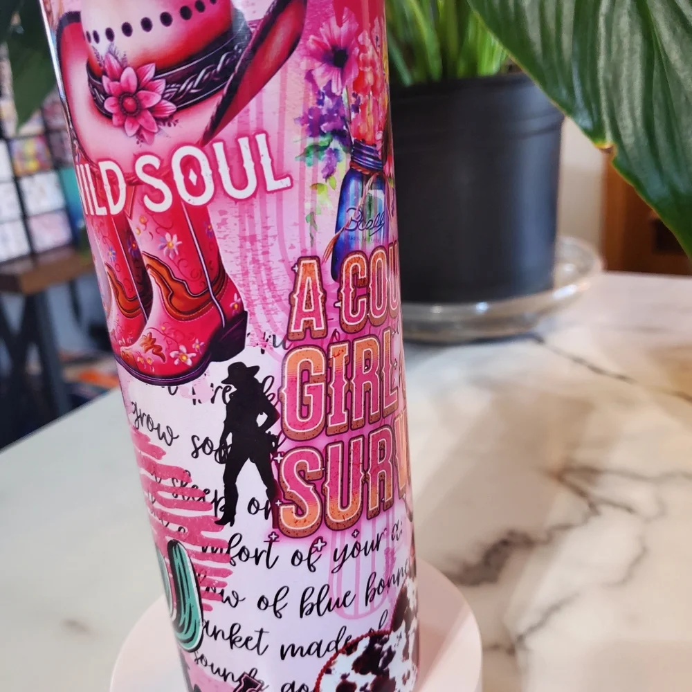 A COUNTRY GIRL CAN SURVIVE 20oz Tumbler with duo lids 🎉sale